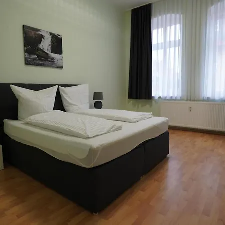 Otto Der Reiche In Apartment